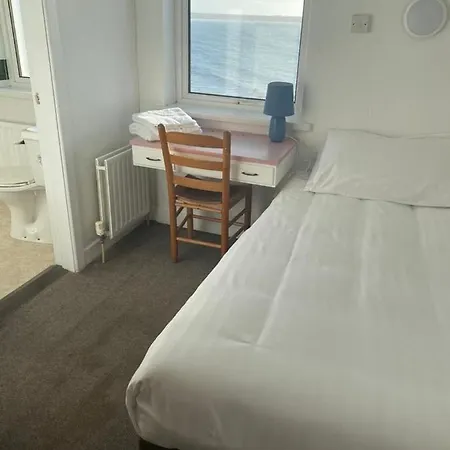 Beach Cliff Hotel *
