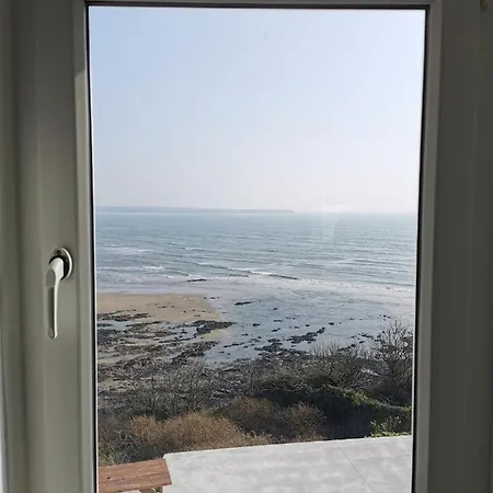 Beach Cliff Hotel *